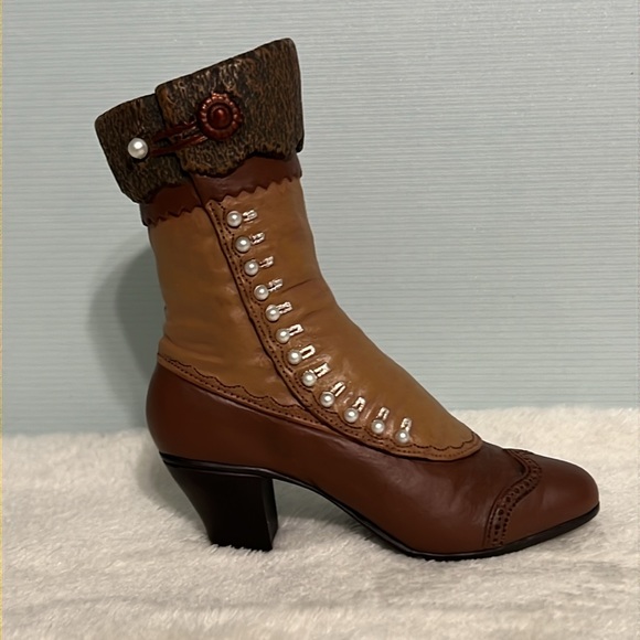 Just the Right Shoe Titled “High Buttoned Boot” #25034 (1999) Miniature Shoe - Picture 3 of 9